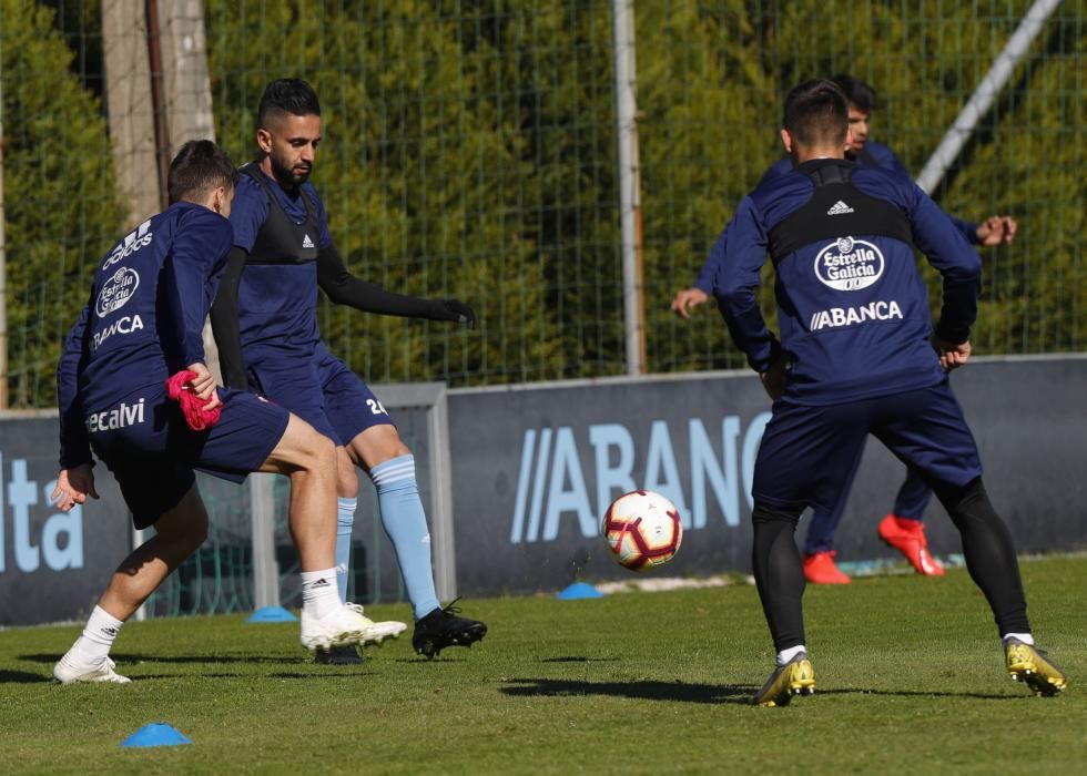 Entrenamiento del Celta en A Madroa, con presencia de Michel Salgado