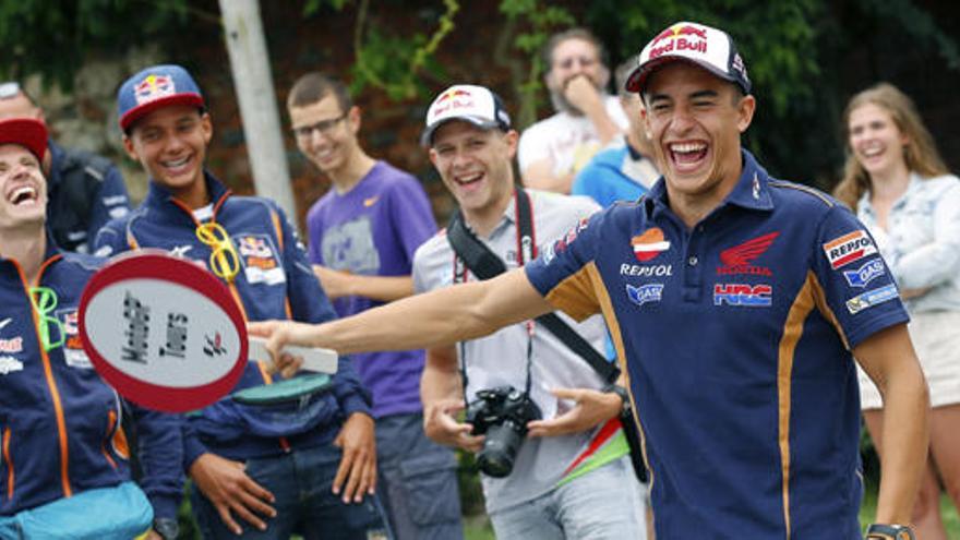 Márquez graba un anuncio en las calles de Graz, Austria.