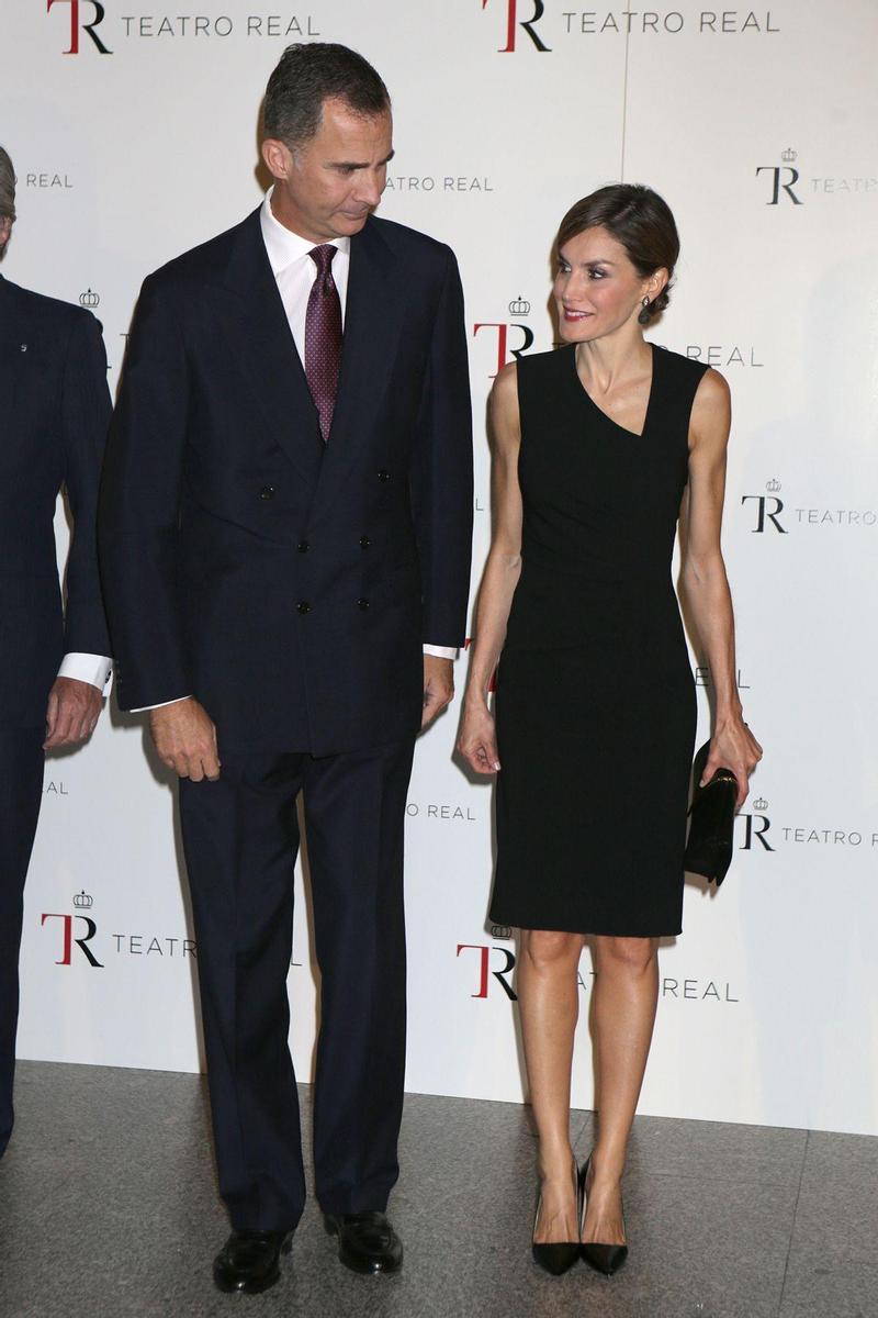 Letizia Ortiz junto a Felipe VI en el Teatro Real