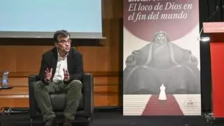 El papa Francisco, según Javier Cercas: "Decir que es un papa comunista es un disparate"