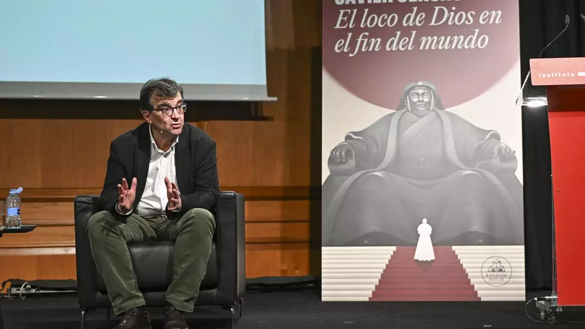 El papa Francisco, según Javier Cercas: "Decir que es un papa comunista es un disparate"