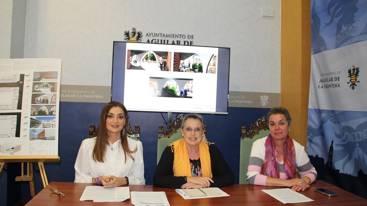 María Ángeles Zurera, Carmen Flores y Carmen Zurera durante la rueda de prensa.