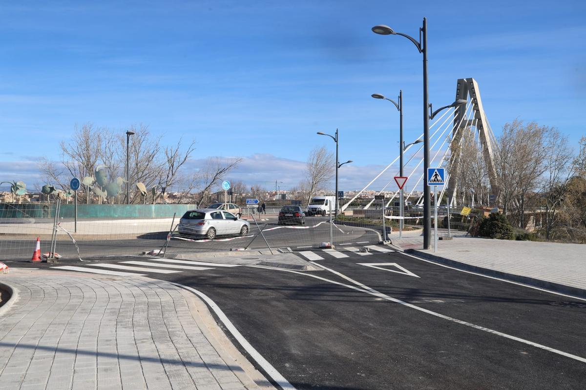 La entrada a Manises desde Paterna vista desde la acera de la nueva ronda norte que se abrirá este viernes.