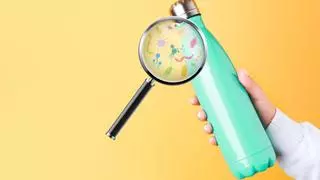 Bacterias en tu botella de agua: ¿Estás limpiándola correctamente?