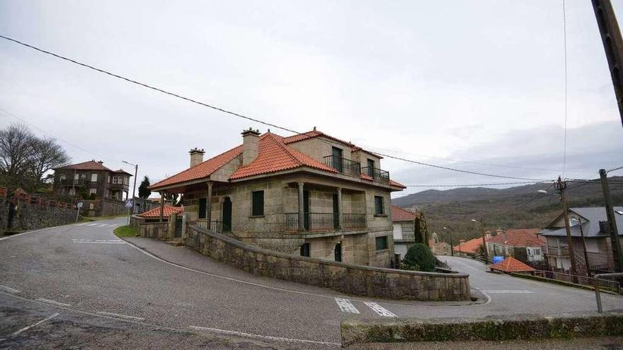 La carretera a su paso por Xesta, A Lama. // Gustavo Santos