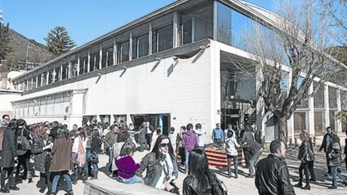 Padres y alumnos, durante la conmemoración de la Escola Thau.