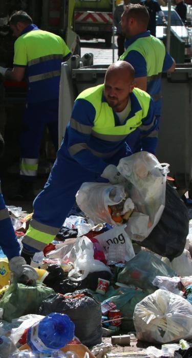 Recogida de basura en La Palmilla.