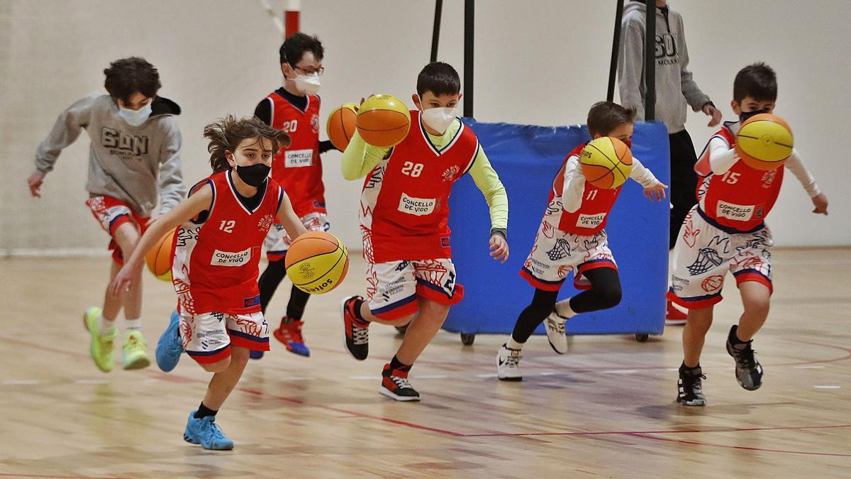 Entrenamiento de ayer de los alevines del Seis do Nadal