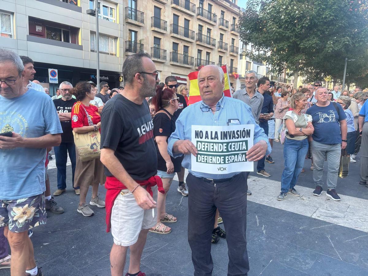 Así fue la concentración de apoyo a Ceuta en Pola de Siero