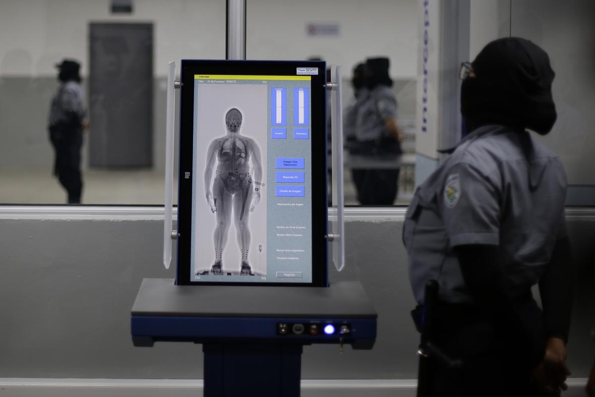 El escáner que se utilizará para los reclusos del Centro de Confinamiento del Terrorismo (CECOT).
