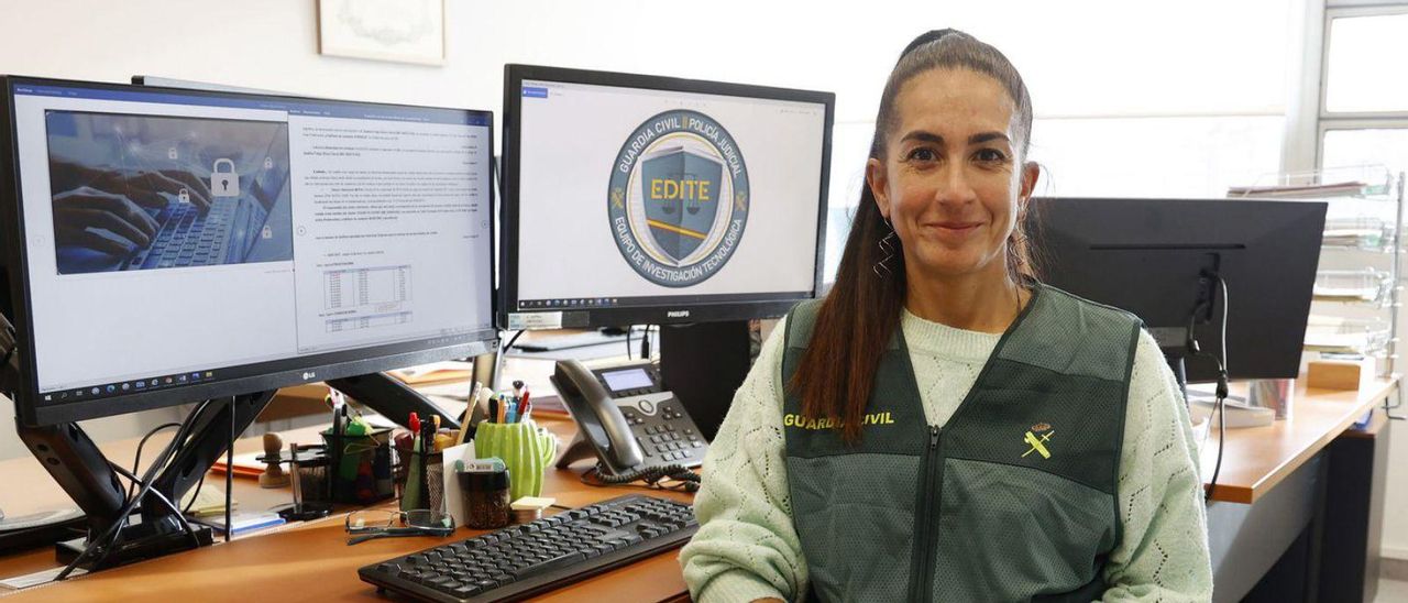 Verónica Argibay trabaja en la Edite de la Guardia Civil de Pontevedra| GUSTAVO SANTOS
