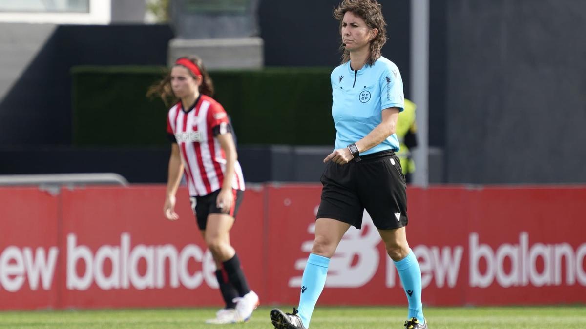 Marta Frías Acedo, concentrada durante un partido de la primera división femenina.