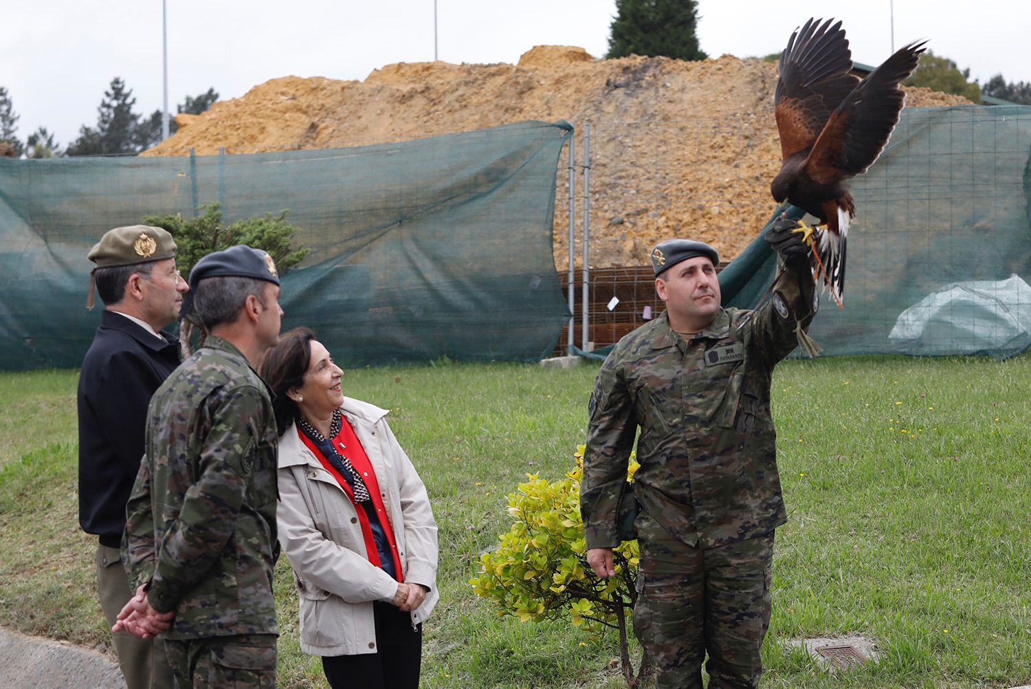 La visita de la ministra de Defensa Margarita Robles al cuartel de Cabo Noval