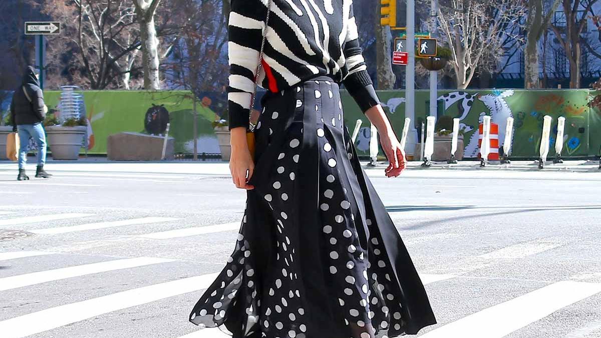 Street Style Vigo. Camisa blanca con bolsillo de animal print