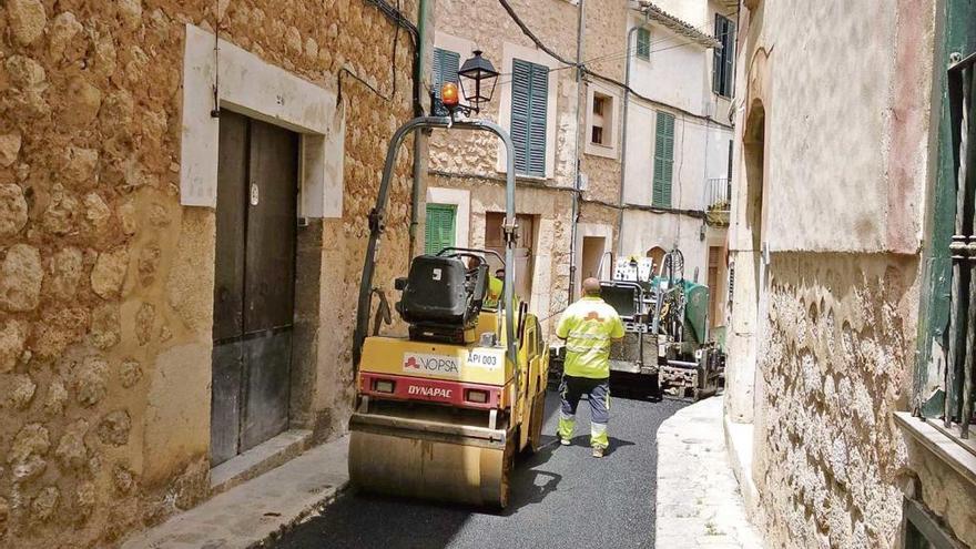 Campaña de asfaltado de calles en Sóller