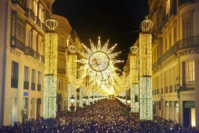 Las luces de Navidad 2025 en la calle Larios, en fotos
