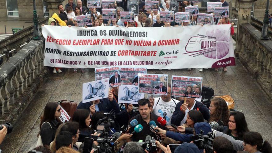 Protesta por el aniversario del accidente del Alvia. | Xoán Álvarez