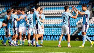 Los jugadores del Celta Fortuna celebran el primer gol.