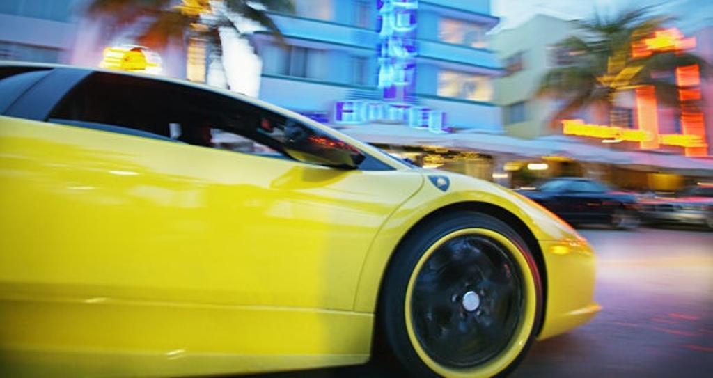 El espectáculo de Ocean Drive llega a su apoteosis por las tardes. Es un buen momento para buscar u