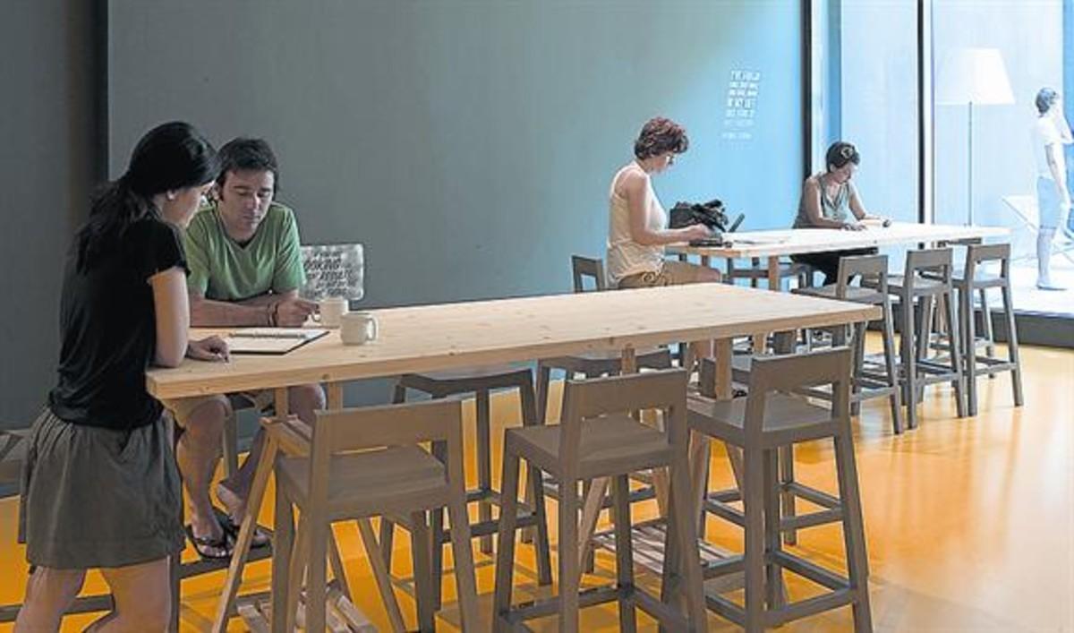 Emprenedors en una sala del’Almogàvers Business Factory.