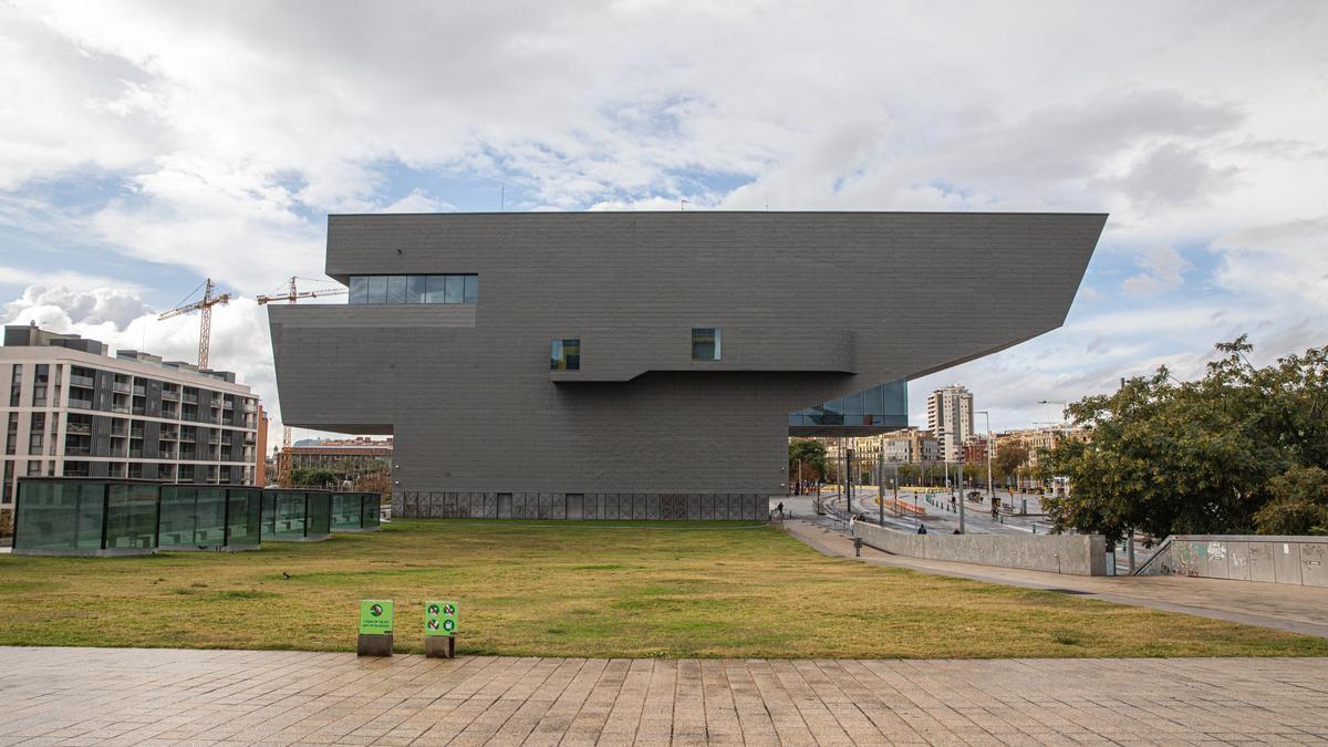 El edificio del Museu del Disseny de Barcelona, en la plaza de las Glòries.