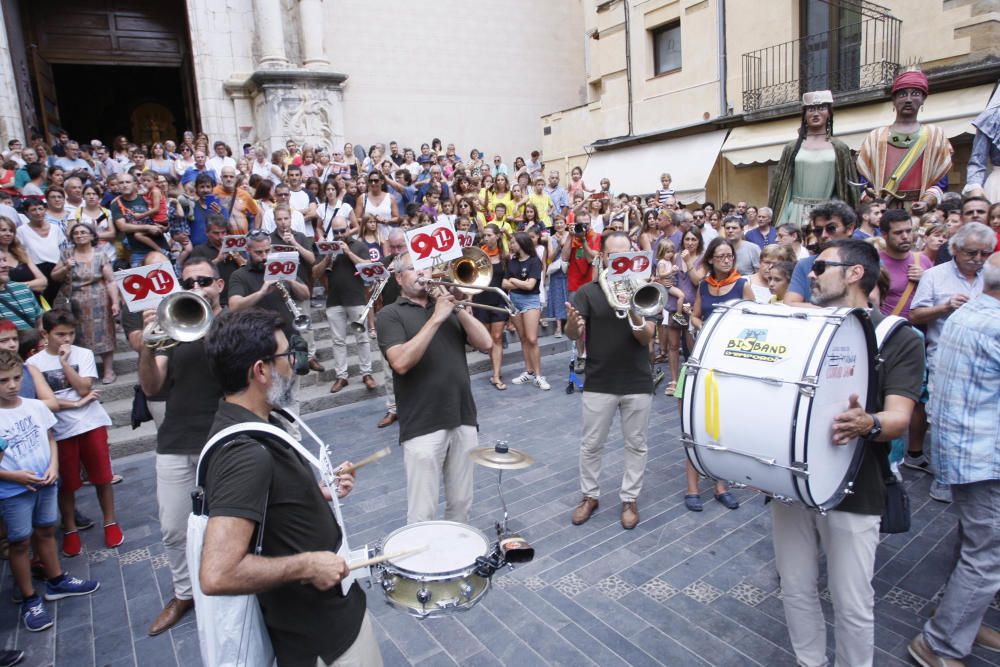 El ball de l'Àliga congrega desenes de persones a la festa de la Bisbal