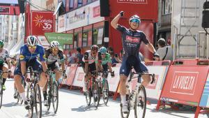 Poc vent i molt esprint en una Vuelta alterada per una caiguda