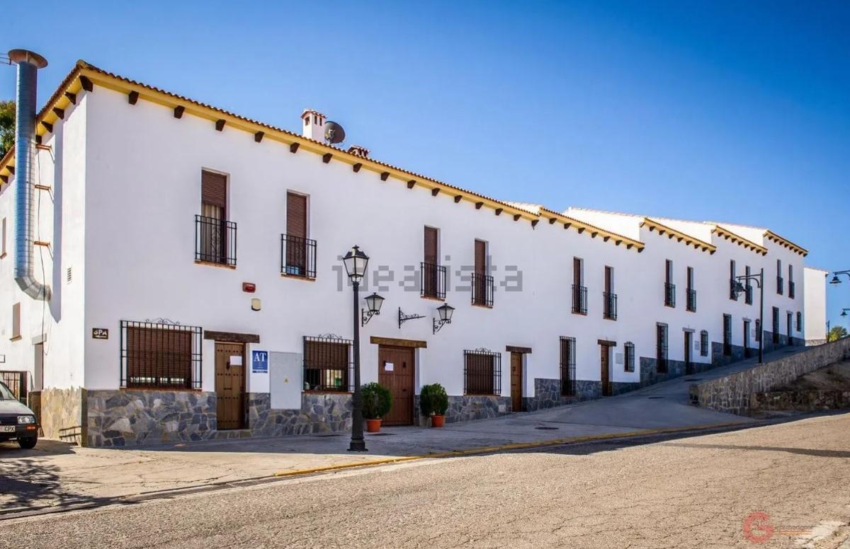 Edificio hotelero en Cardeña, en un anuncio publicado por Idealista, activo este martes 15 de abril.