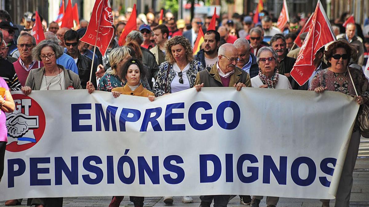 La marcha de UGT y Comisiones cambia de recorrido para sortear la de la CIG