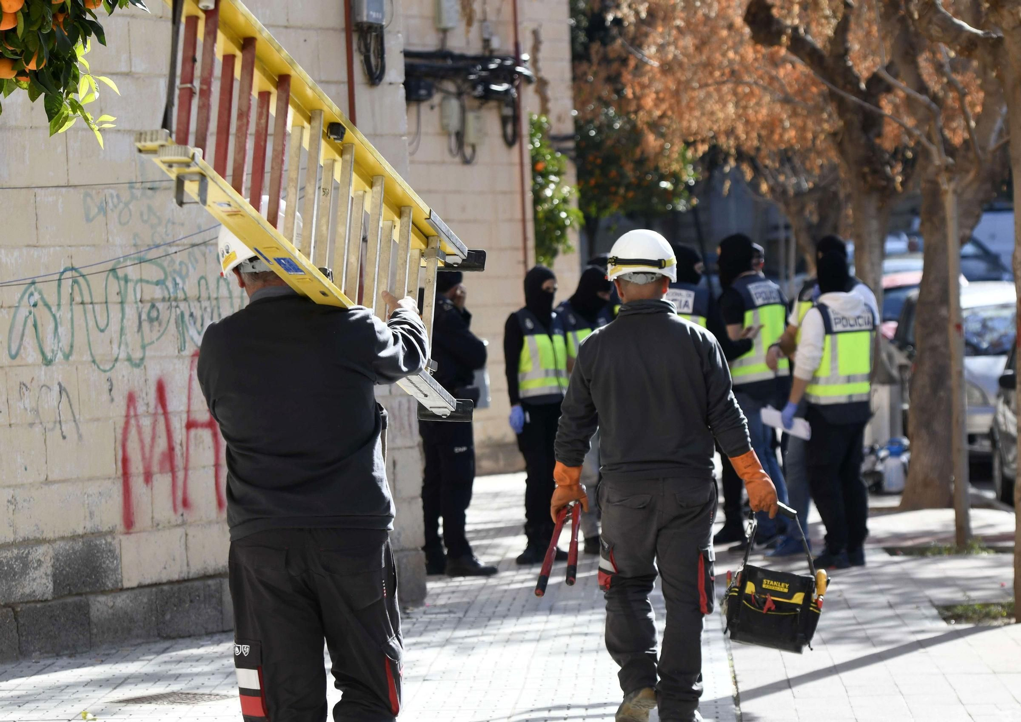 La redada contra el narcotráfico en el Polígono de La Paz, en imágenes