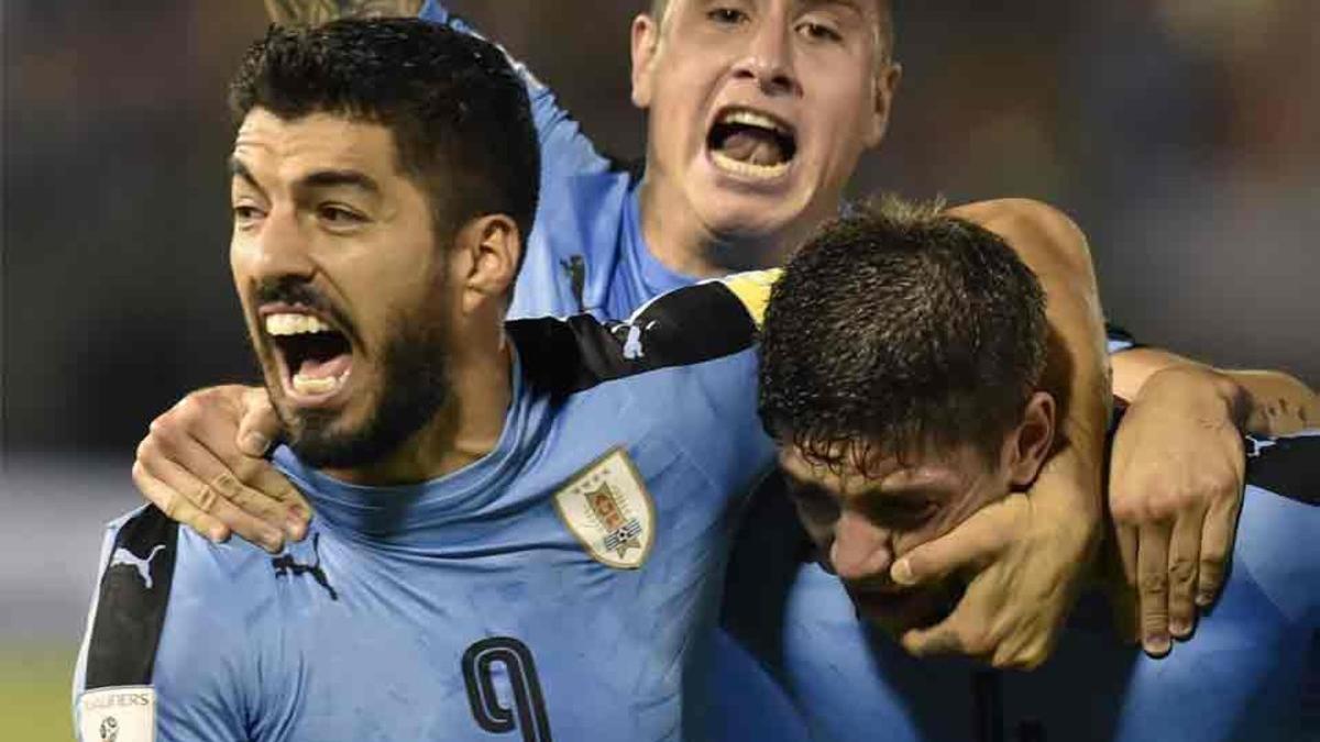 Luis Suárez celebró el pimer gol de Uruguay