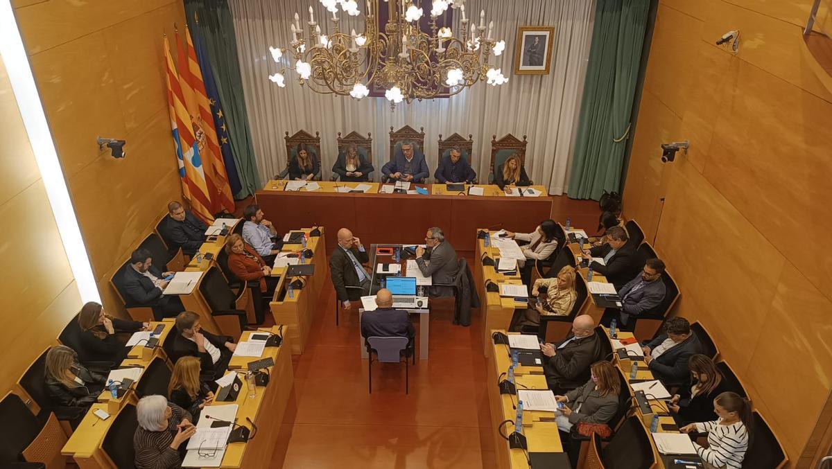 Pleno extrarodinario municipal del Ayuntamiento de Badalona este viernes 27 de marzo