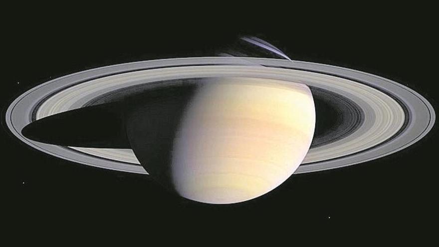 Saturno supera a Júpiter como planeta con más satélites