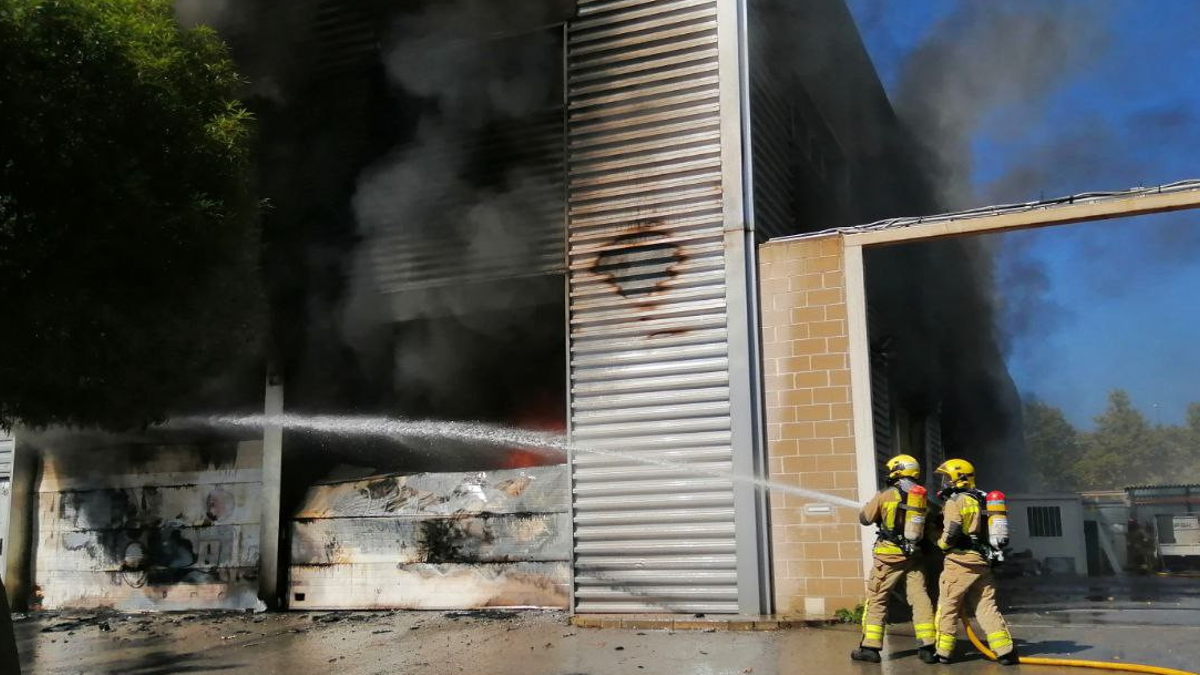 Incendio de un bazar chino en Castelldefels