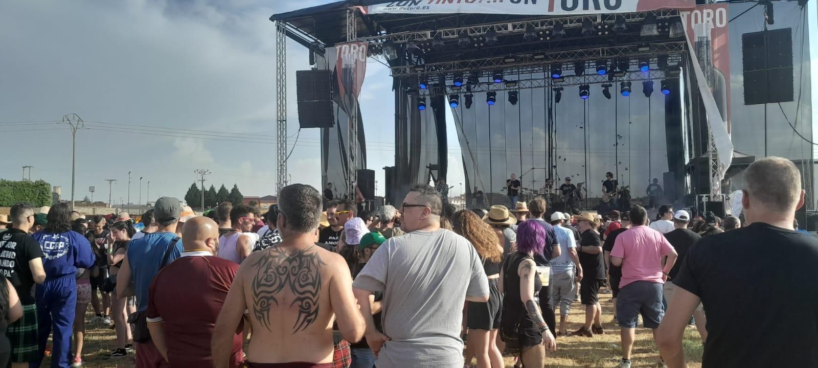 GALERÍA | La primera jornada del Festival "Vintoro" llena Toro de rock, "fuego" y un gran ambiente