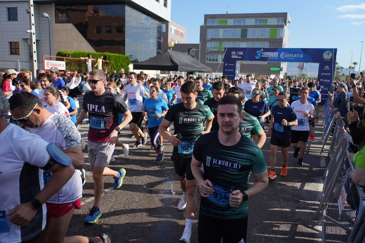 Búscate en las fotos de la Carrera de las Empresas en Castellón