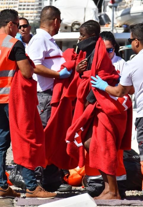 28/02/20 ARGUINEGUIN. MOGÁN. Llegada de migrantes al puerto de Arguineguin después de ser rescatados por un velero. Fotógrafa: YAIZA SOCORRO.  | 28/02/2020 | Fotógrafo: Yaiza Socorro