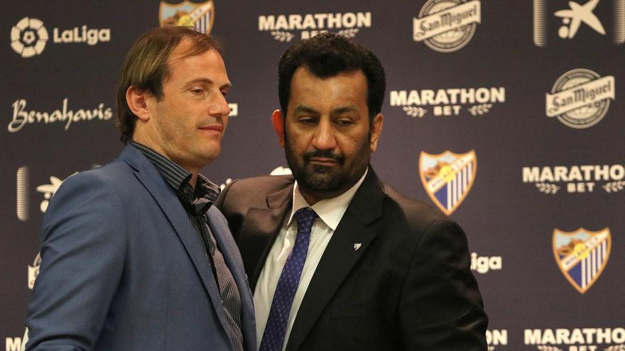 Francesc Arnau, director deportivo del Málaga, y el jeque Al-Thani, presidente y propietario del club.