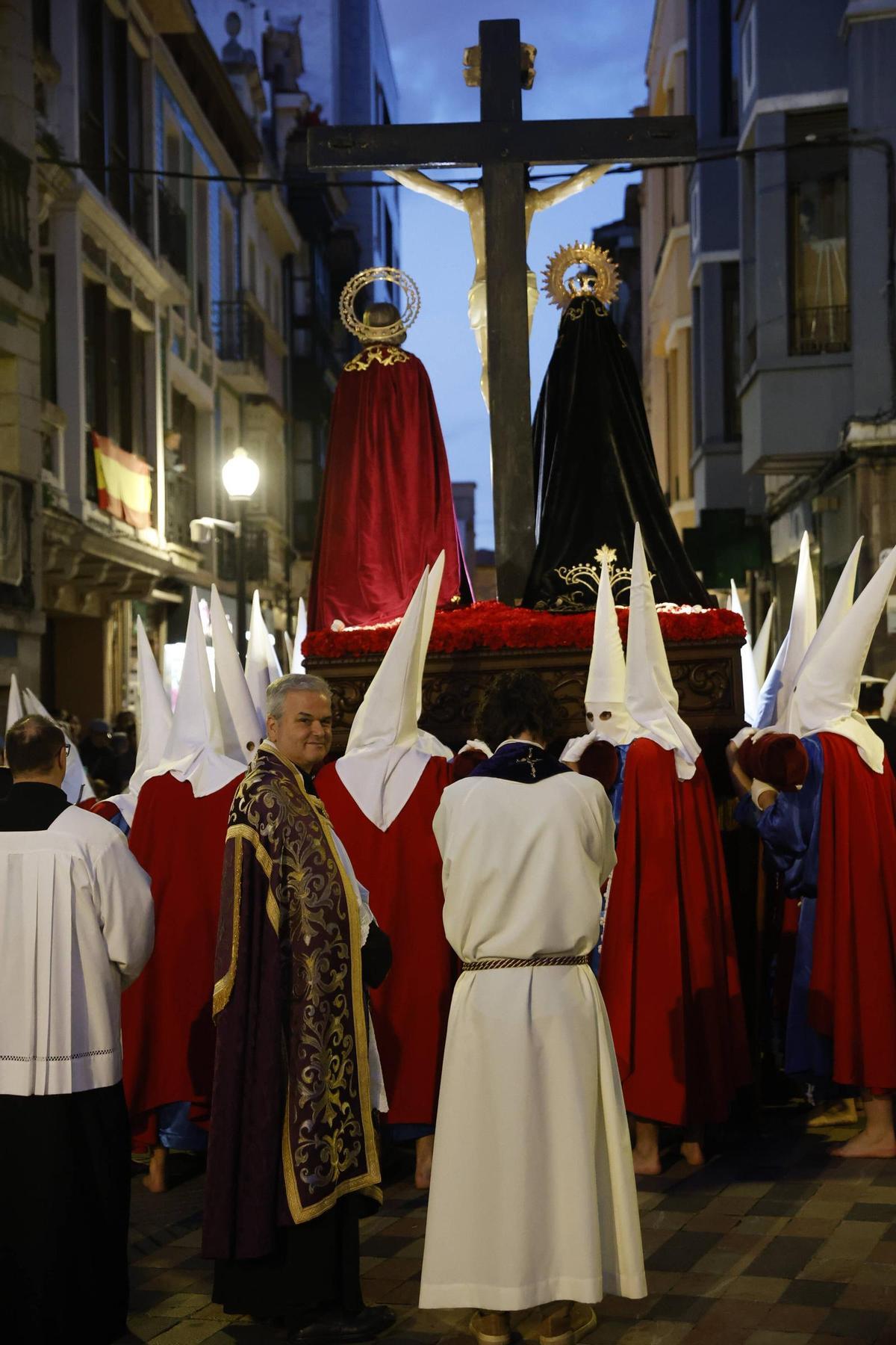EN IMÁGENES: Avilés, a reventar en la procesión del Silencio