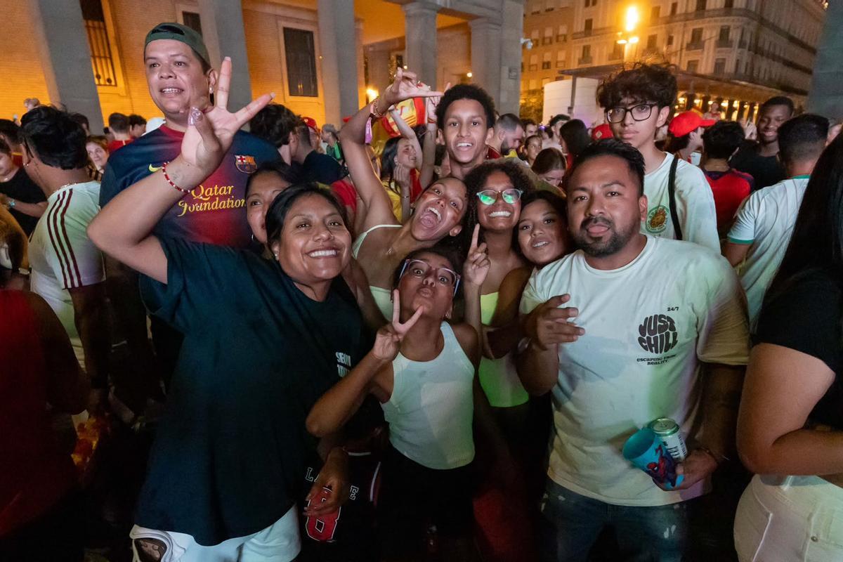 En imágenes | Zaragoza celebra la victoria frente a Francia y el pase de España a la final del Mundial
