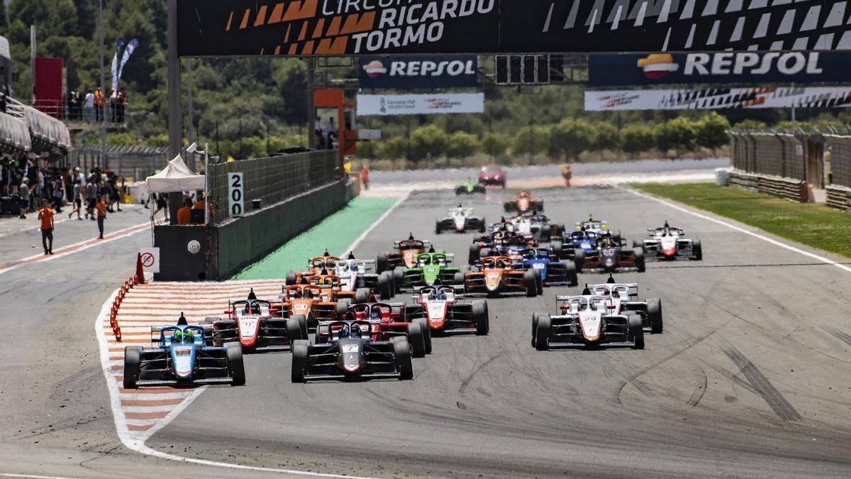 Salida de la F4 Spain en el Circuit Ricardo Tormo