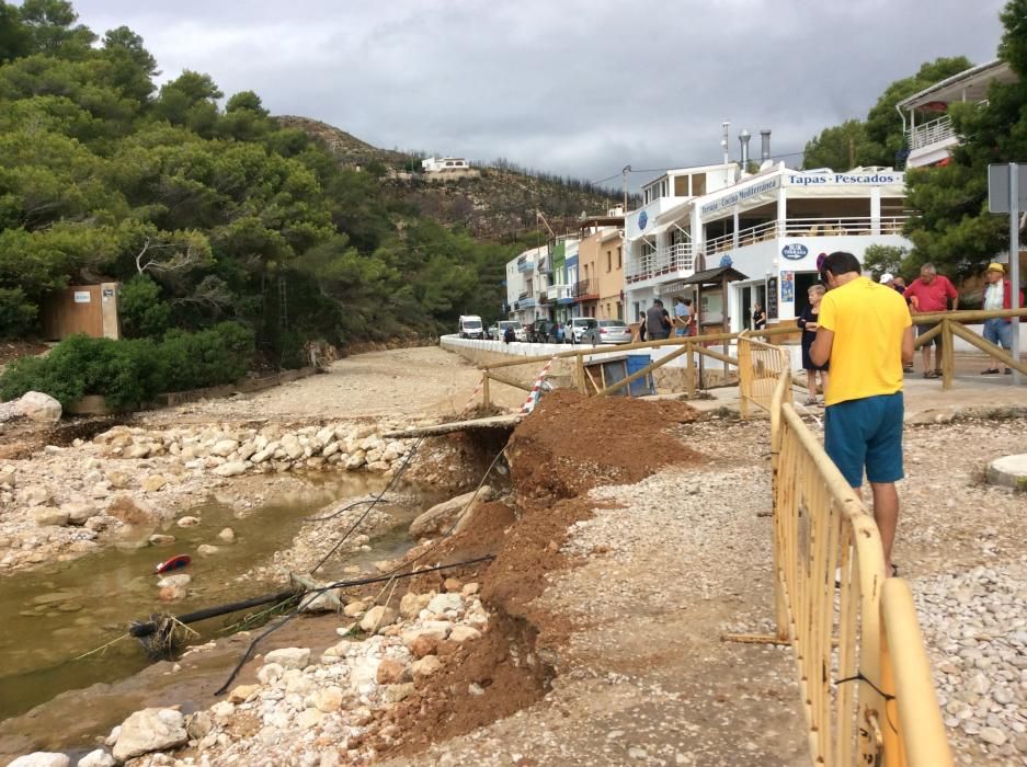 El estado, hoy, de la cala de la Granadella tras el paso del temporal.