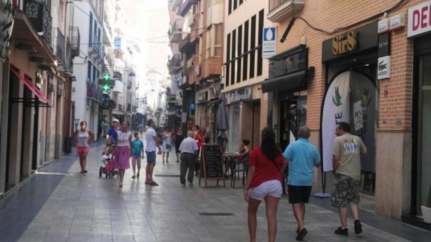 La hora a la que cierran las tiendas de Gandia hoy para comprar sin calor