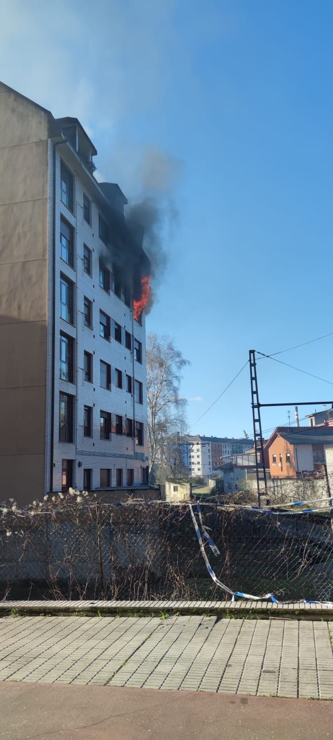 Muere una mujer en el segundo incendio en cinco días en su vivienda de Langreo