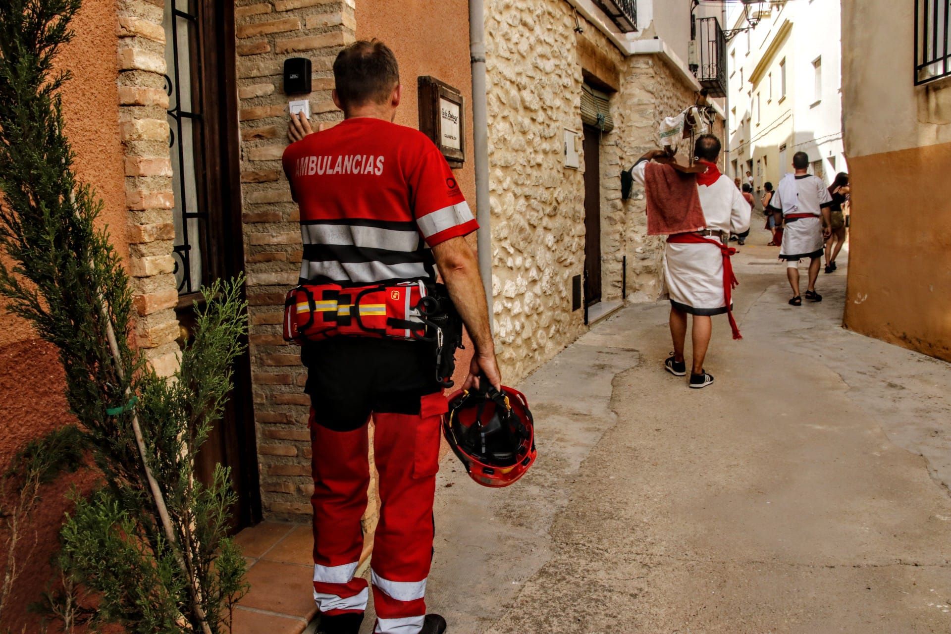 El incendio en la Vall d'Ebo calcina 2.200 hectáreas y se estudian desalojos