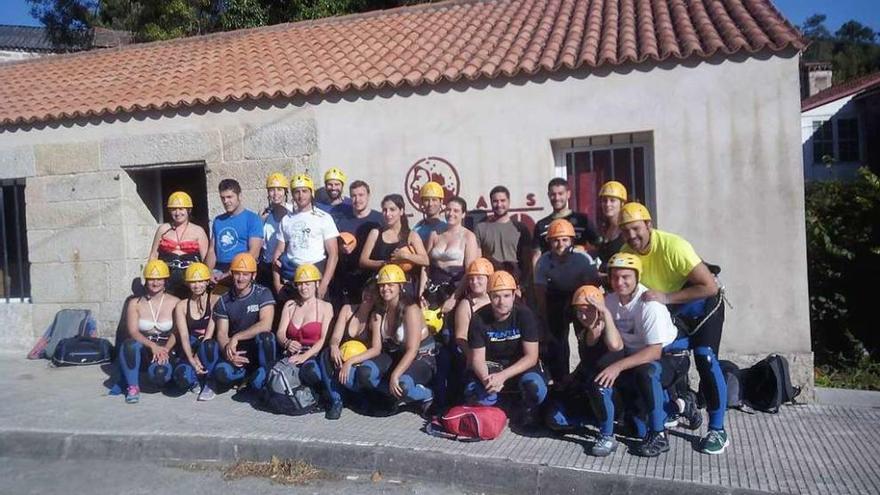 Los participantes, ayer preparados para la acción. // FDV