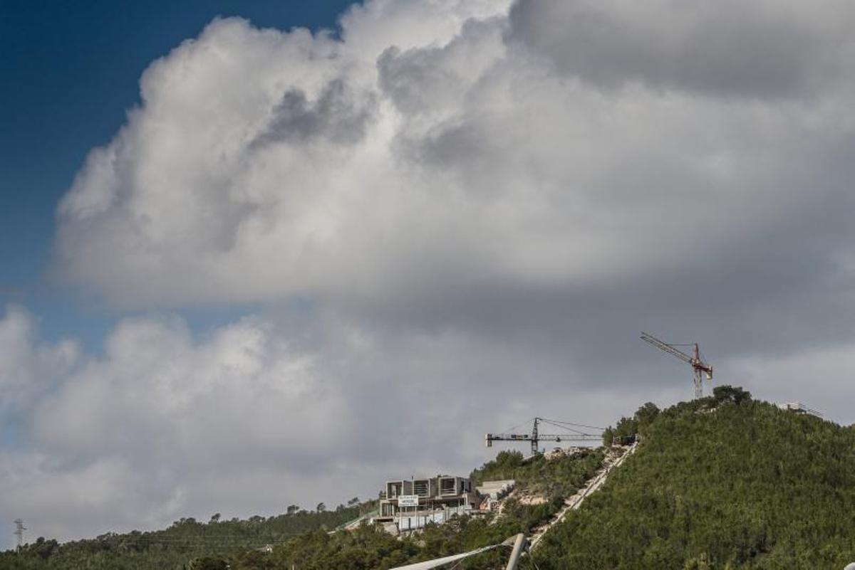 Imagen de la construcción de viviendas de lujo. | VICENT MARÍ