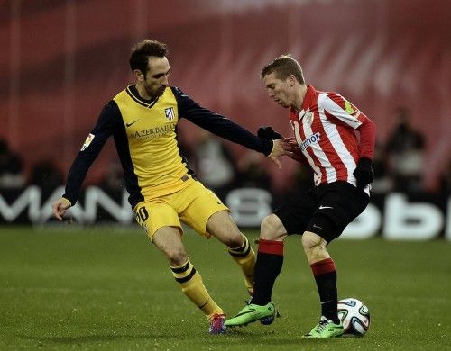 Athletic Bilbao's Muniain fights for the ball with Atletico Madrid's Torres during their Spanish King's Cup soccer match at San Mames stadium in Bilbao