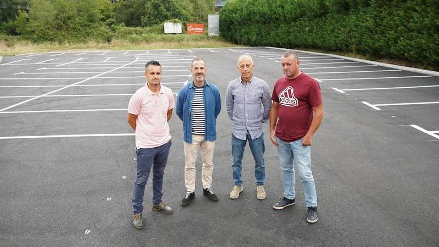 Lieres estrena un aparcamiento dotado con 45 plazas para la zona deportiva: "Es una apuesta por la parroquia"