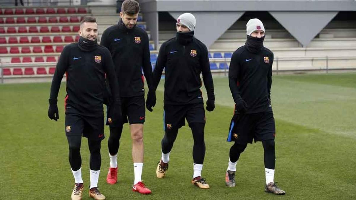 Jordi Alba, junto a Piqué, Luis Suárez y Messi, se ha ejercitado este viernes en la Ciutat Esportiva Joan Gamper